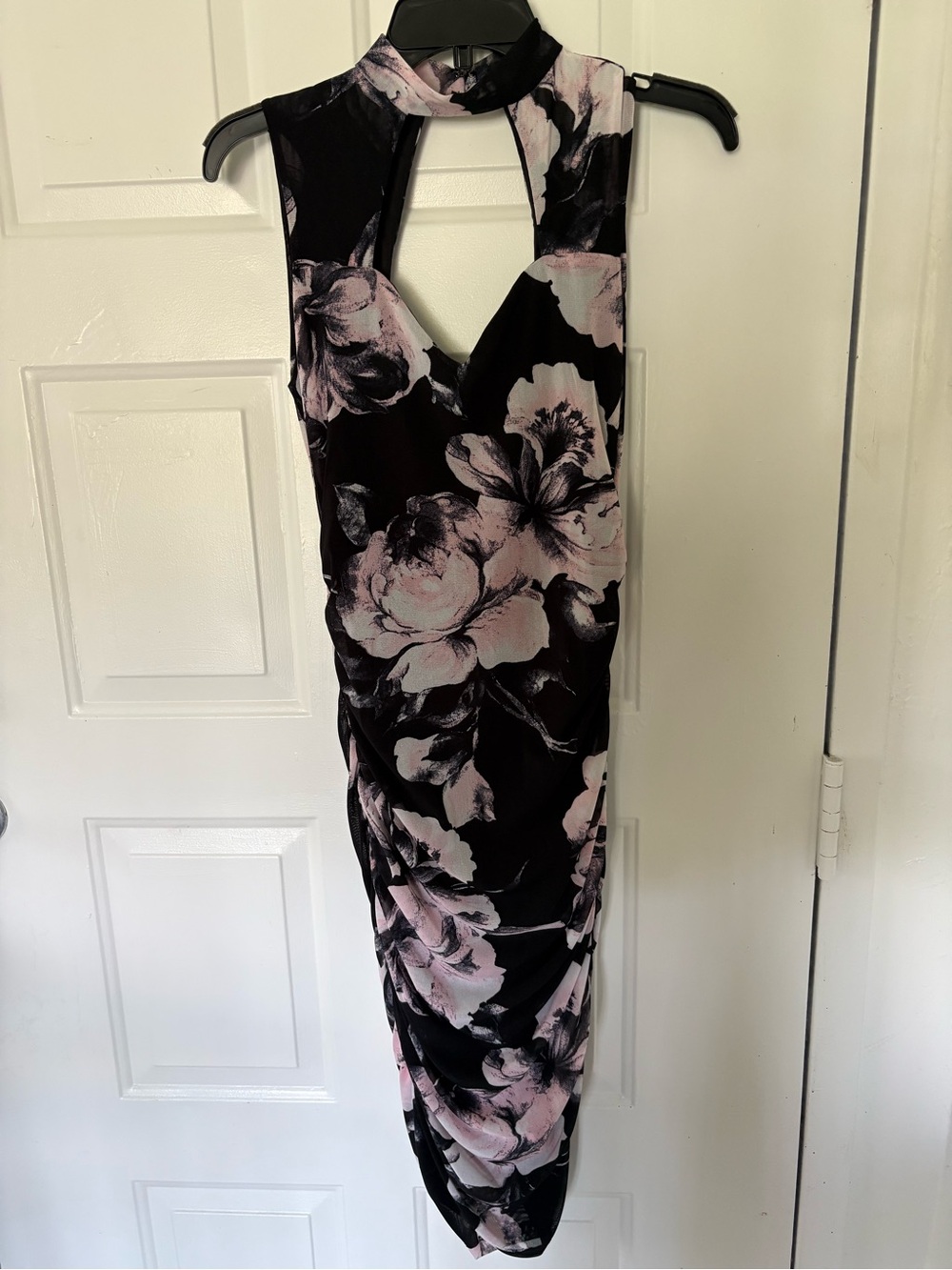 VENUS One-Shoulder Floral Bodycon Dress in Black and Light Pink
